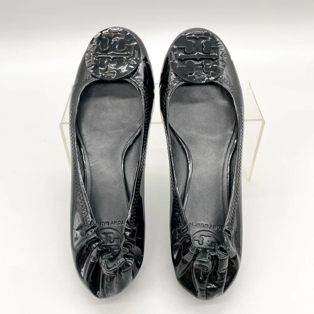 Tory Burch Reva Black Patent Leather Scrunch Ballet Flats Logo Medallion 8.5M